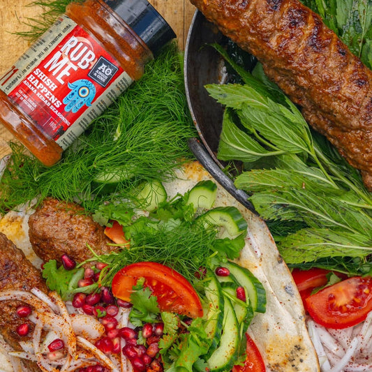 Adana Kebab Spieße auf dem Grill