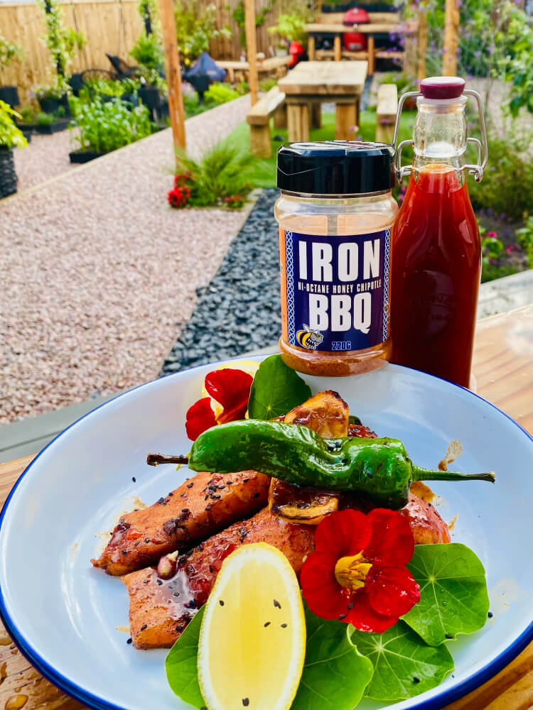 Iron BBQ & White Currant Salmon Rezept